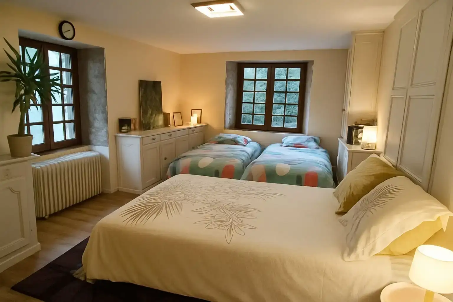 Suite Glycine — balcon avec vue sur la campagne