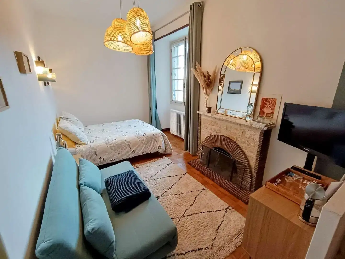 Chambre Pampa — lit double et décoration végétale, La Fontaine du Mas